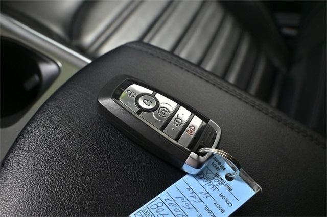 Photo of 2022 Oxford White Ford Edge