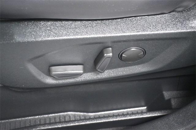 Photo of 2022 Oxford White Ford Edge