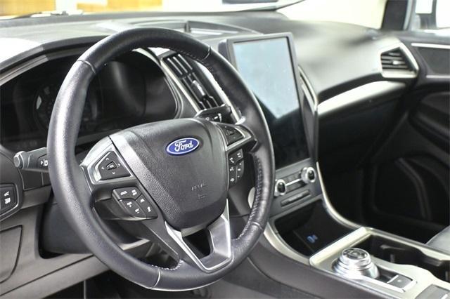Photo of 2022 Oxford White Ford Edge