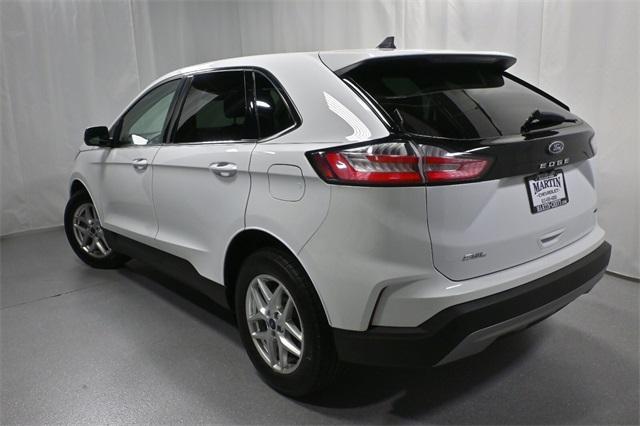 Photo of 2022 Oxford White Ford Edge