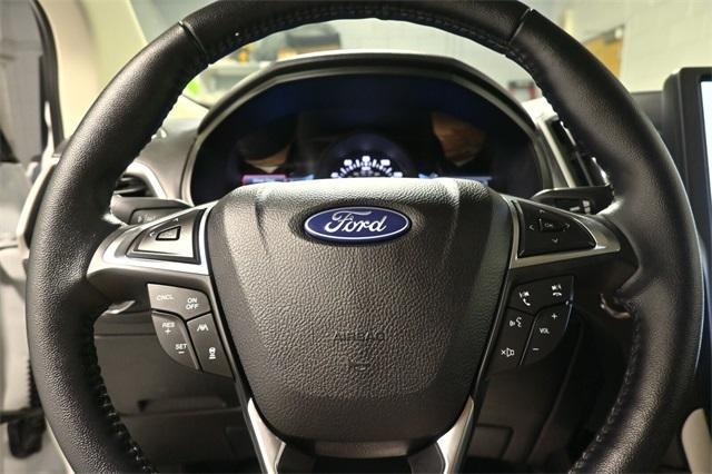 Photo of 2022 Oxford White Ford Edge