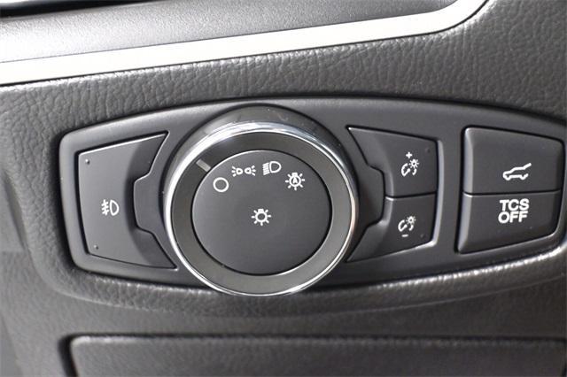 Photo of 2022 Oxford White Ford Edge