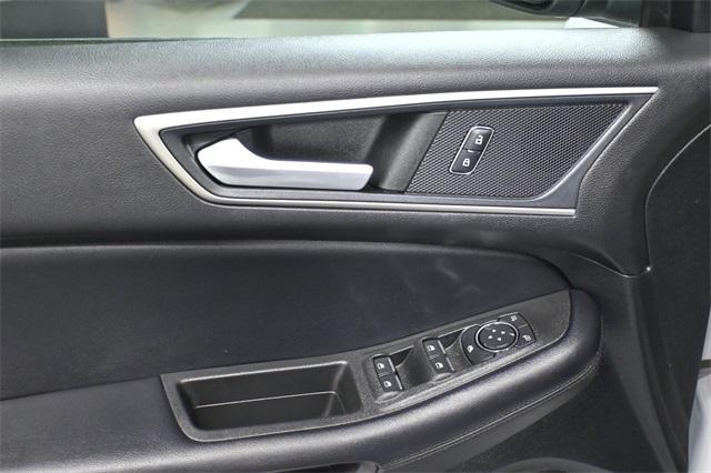 Photo of 2022 Oxford White Ford Edge