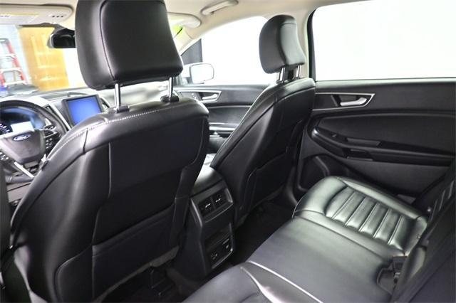 Photo of 2022 Oxford White Ford Edge