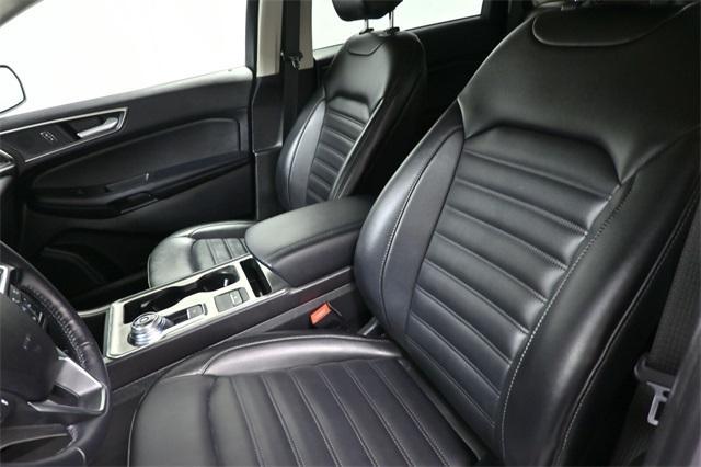 Photo of 2022 Oxford White Ford Edge
