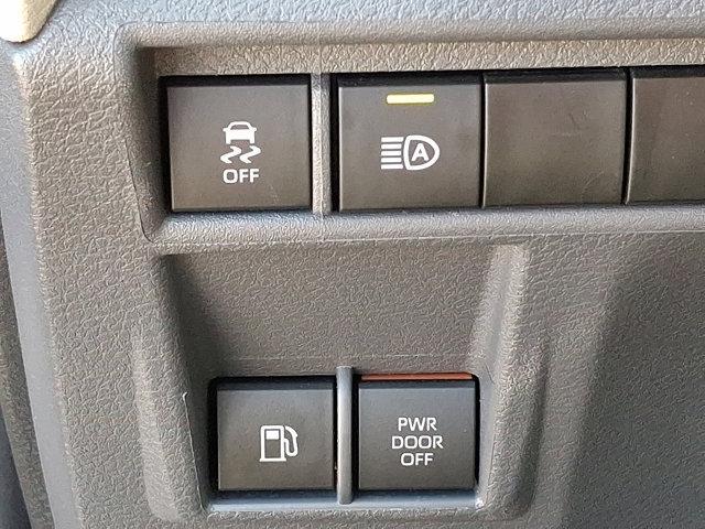 Photo of 2024 CELESTIAL SILV Toyota Sienna