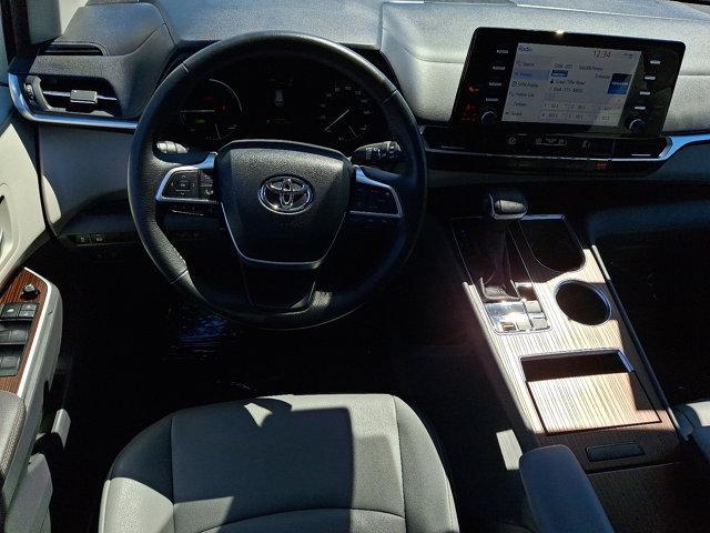 Photo of 2024 CELESTIAL SILV Toyota Sienna
