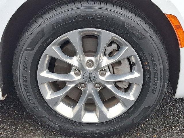 Photo of 2023 Bright White Clearcoat Chrysler Pacifica