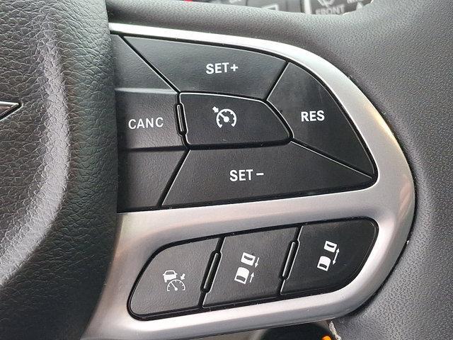 Photo of 2023 Bright White Clearcoat Chrysler Pacifica
