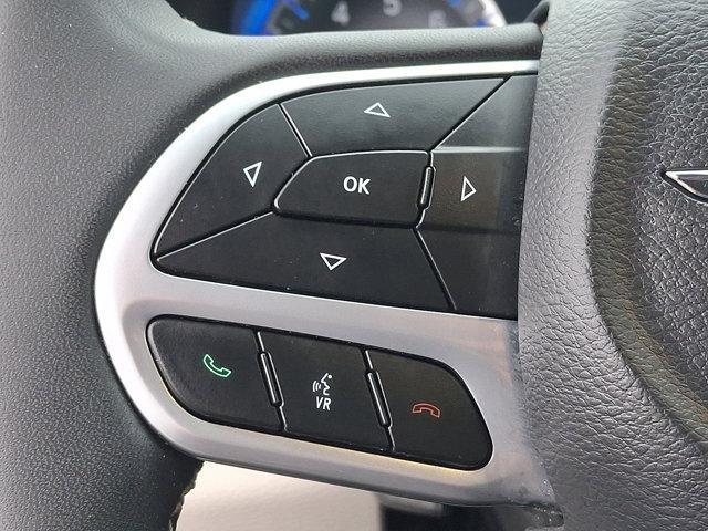 Photo of 2023 Bright White Clearcoat Chrysler Pacifica