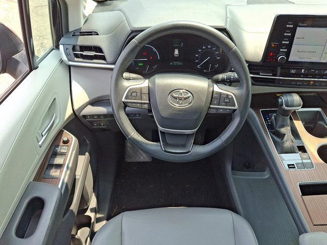 Photo of 2022 MIDNGT BLK MET Toyota Sienna