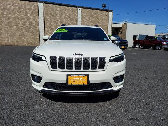 Photo of 2019 Pearl White Pearlcoat Jeep Cherokee