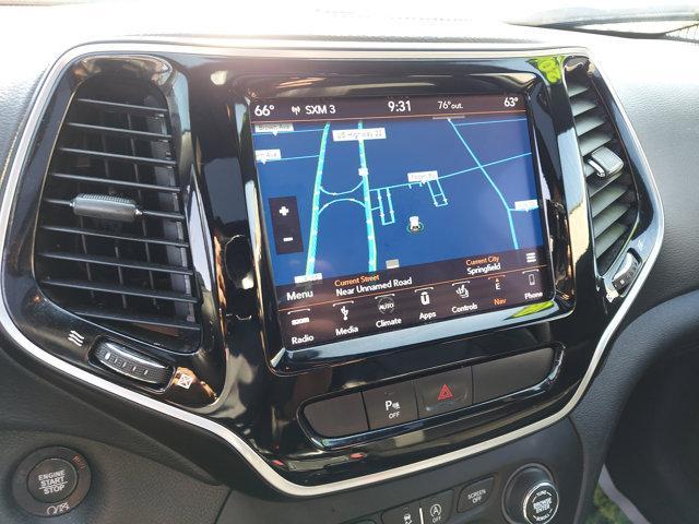 Photo of 2019 Pearl White Pearlcoat Jeep Cherokee