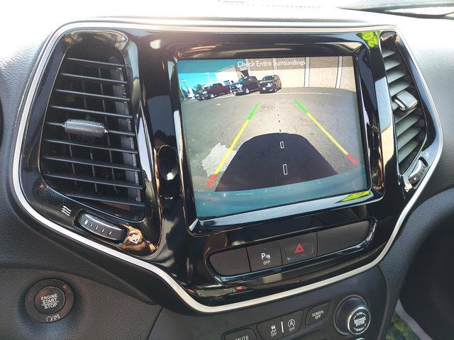 Photo of 2019 Pearl White Pearlcoat Jeep Cherokee