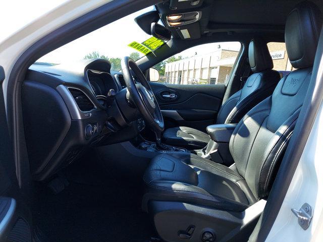 Photo of 2019 Pearl White Pearlcoat Jeep Cherokee