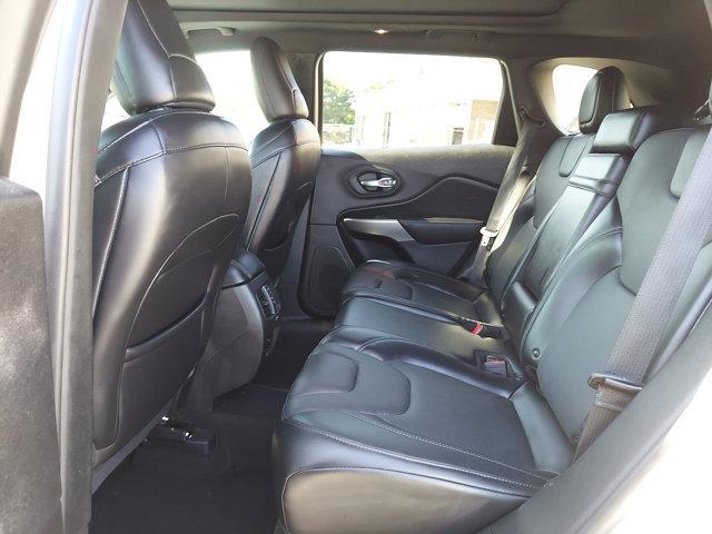 Photo of 2019 Pearl White Pearlcoat Jeep Cherokee