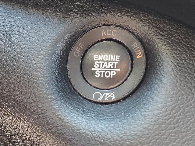 Photo of 2019 Pearl White Pearlcoat Jeep Cherokee