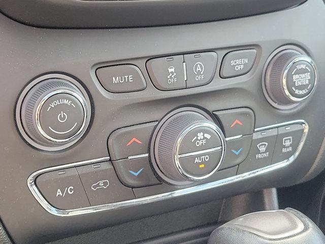 Photo of 2022 Hydro Blue Pearlcoat Jeep Cherokee