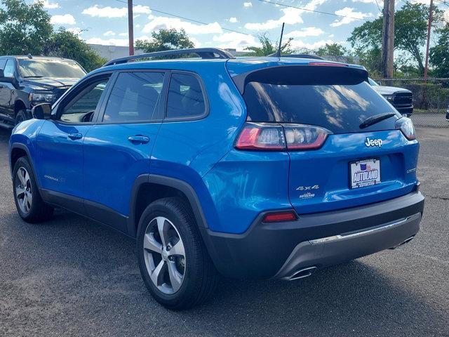 Photo of 2022 Hydro Blue Pearlcoat Jeep Cherokee