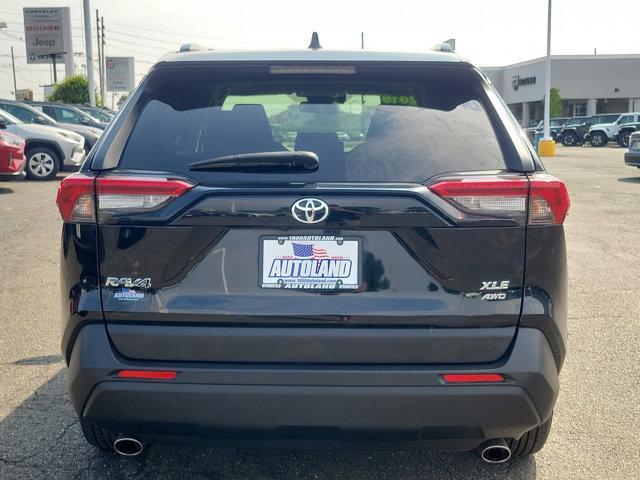Photo of 2019 MIDNGT BLK MET Toyota RAV4
