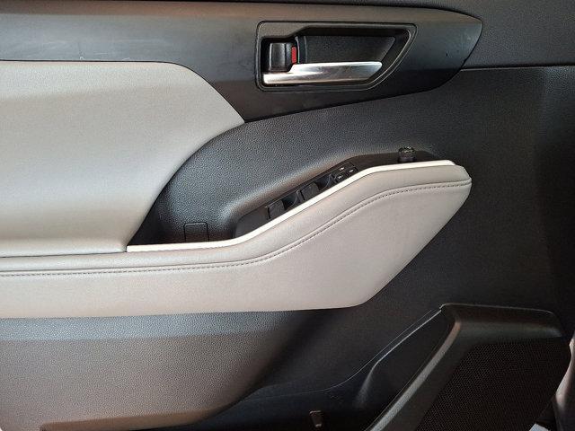Photo of 2022 Moon Dust Toyota Highlander
