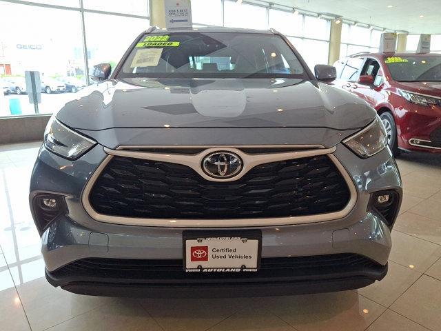 Photo of 2022 Moon Dust Toyota Highlander