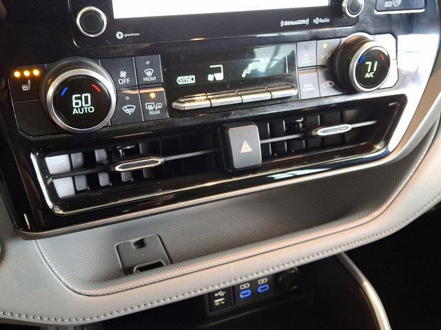 Photo of 2022 Moon Dust Toyota Highlander