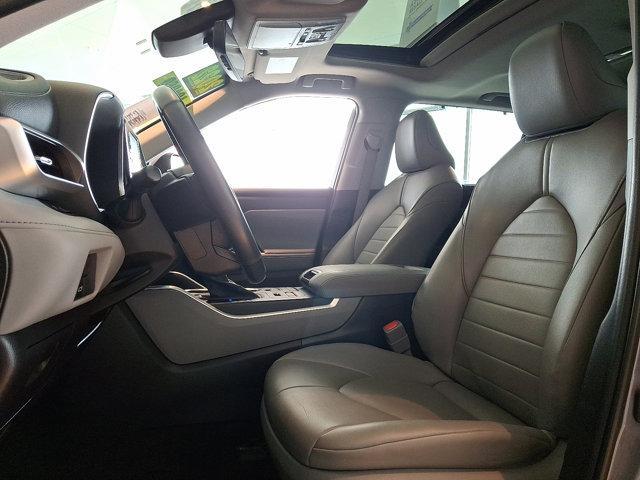 Photo of 2022 Moon Dust Toyota Highlander