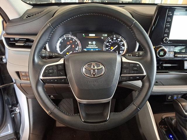 Photo of 2022 Moon Dust Toyota Highlander