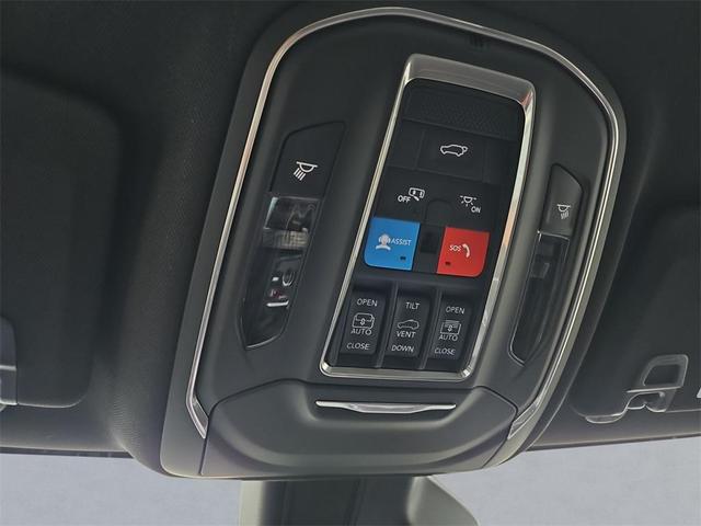 Photo of 2025 Diamond Black Jeep Grand Cherokee