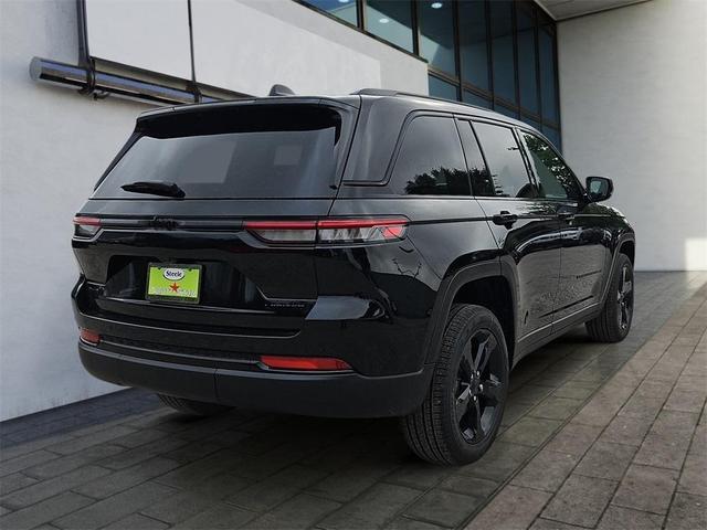 Photo of 2025 Diamond Black Jeep Grand Cherokee