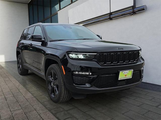 Photo of 2025 Diamond Black Jeep Grand Cherokee