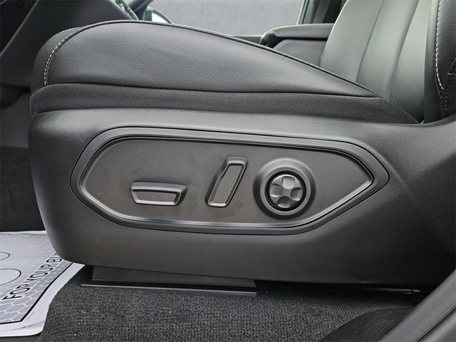 Photo of 2025 Diamond Black Jeep Grand Cherokee