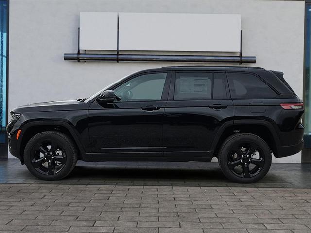 Photo of 2025 Diamond Black Jeep Grand Cherokee