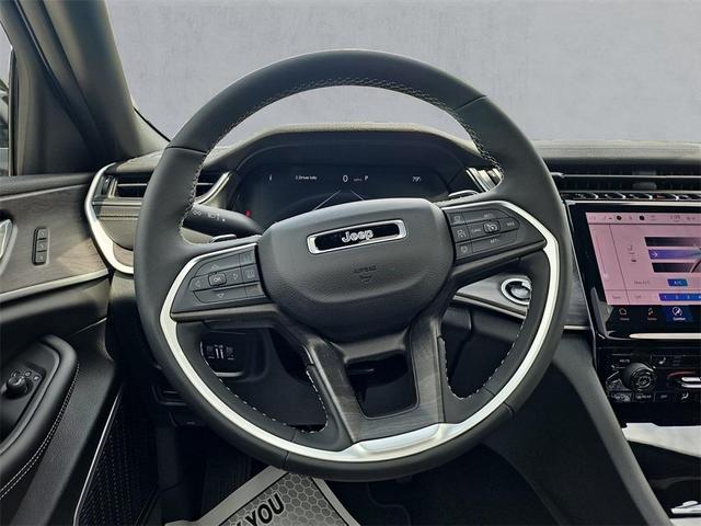 Photo of 2025 Bright White Clearcoat Jeep Grand Cherokee