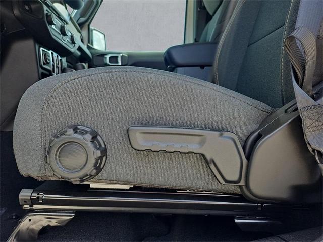 Photo of 2025 Bright White Clearcoat Jeep Wrangler