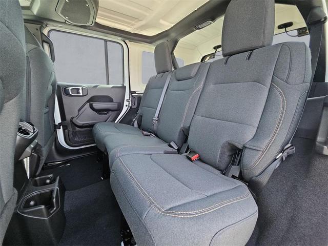 Photo of 2025 Bright White Clearcoat Jeep Wrangler