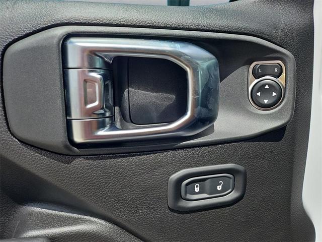 Photo of 2025 Bright White Clearcoat Jeep Wrangler