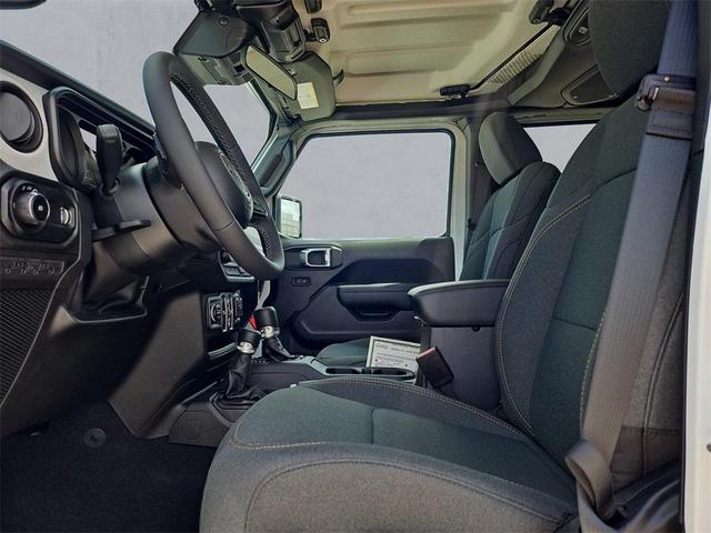 Photo of 2025 Bright White Clearcoat Jeep Wrangler
