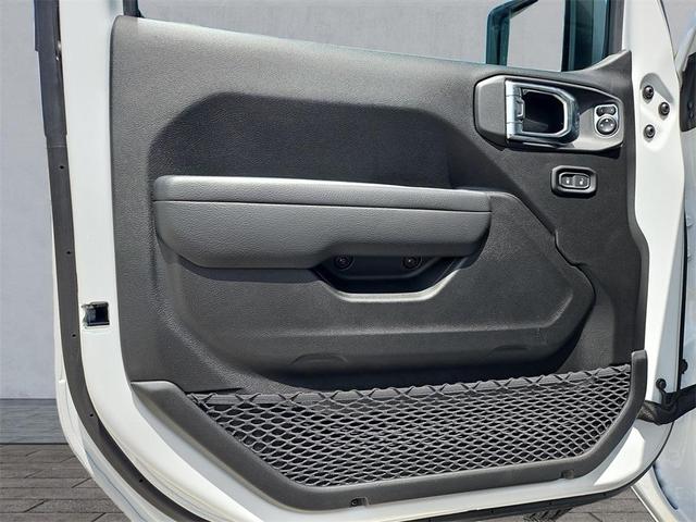 Photo of 2025 Bright White Clearcoat Jeep Wrangler