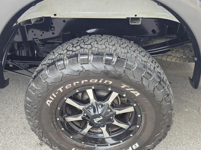 Photo of 2017 White Ford F-250