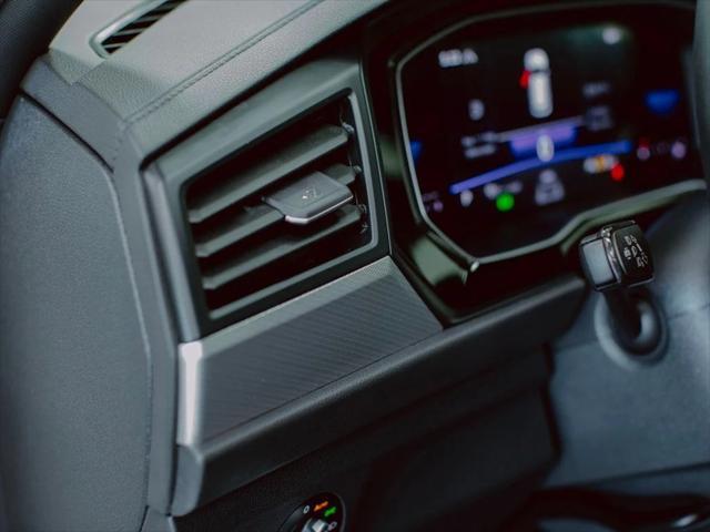Photo of 2024 Pure White Volkswagen Jetta