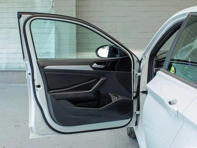 Photo of 2024 Pure White Volkswagen Jetta