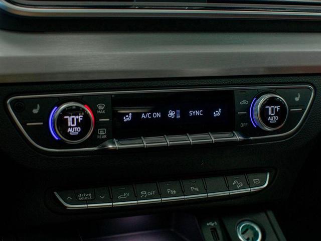 Photo of 2024 Mythos Black Metallic Audi Q5