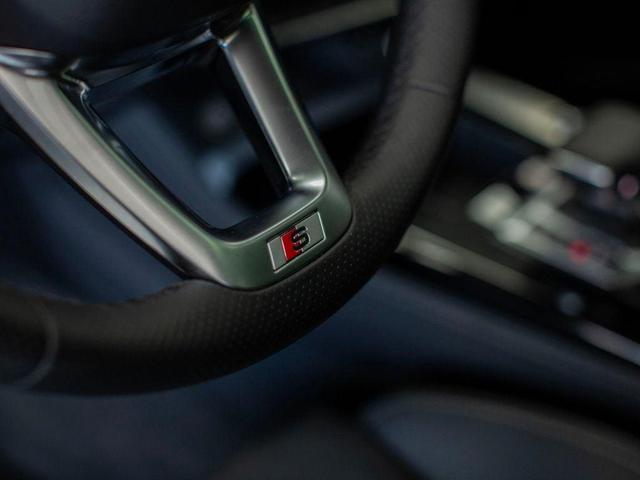 Photo of 2024 Mythos Black Metallic Audi Q5