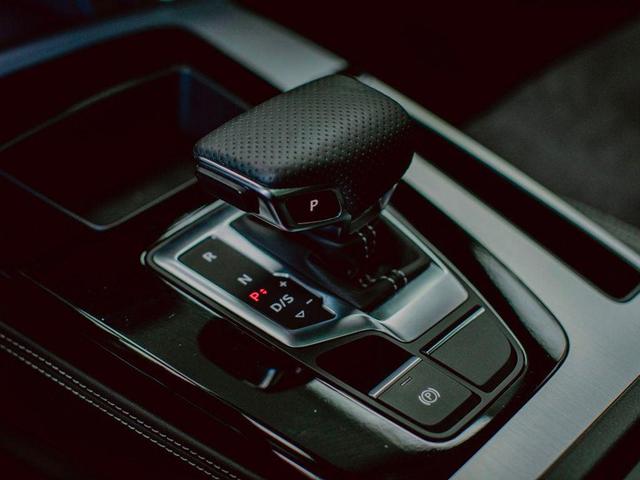 Photo of 2024 Mythos Black Metallic Audi Q5
