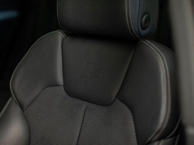 Photo of 2024 Mythos Black Metallic Audi Q5