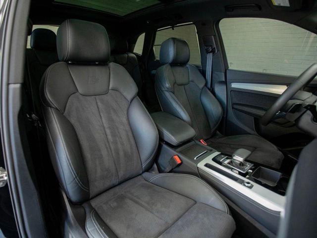 Photo of 2024 Mythos Black Metallic Audi Q5