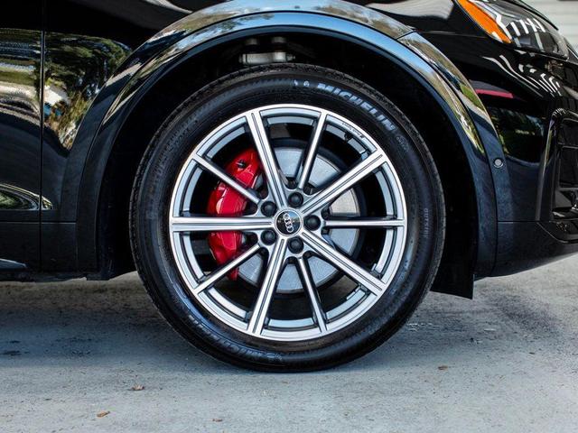 Photo of 2024 Mythos Black Metallic Audi Q5