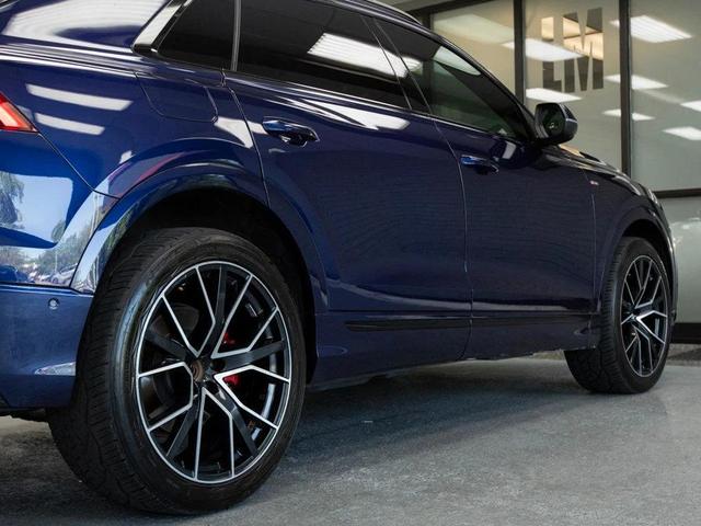 Photo of 2021 Navarra Blue Metallic Audi Q8